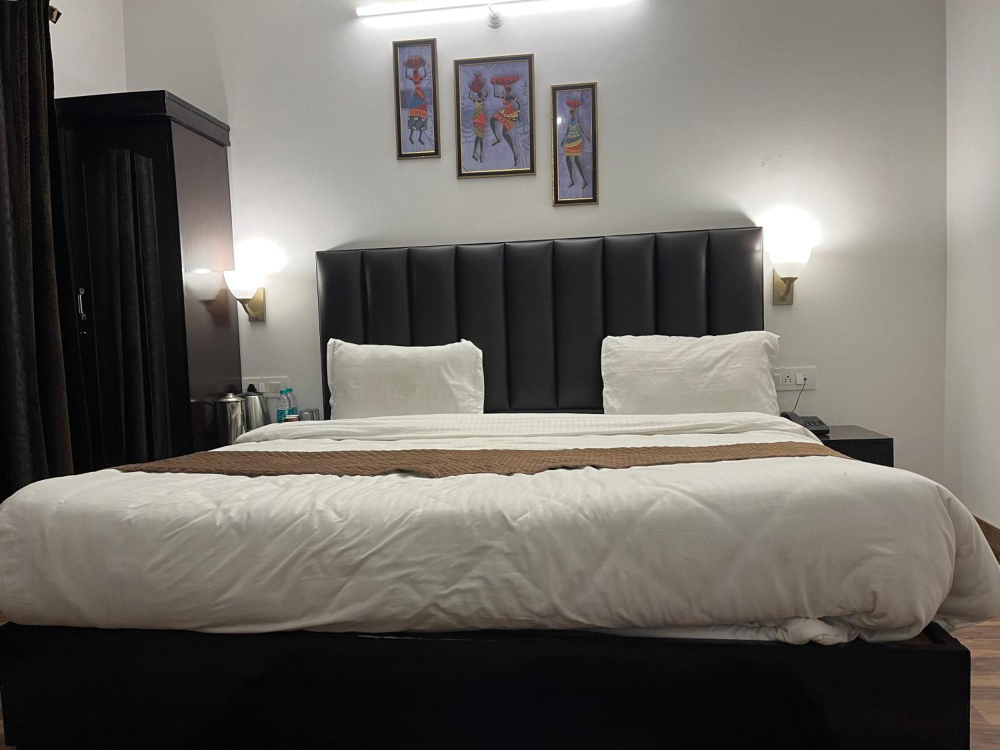 נייניטל Cedar Woods Resort By Heyan Hotels מראה חיצוני תמונה
